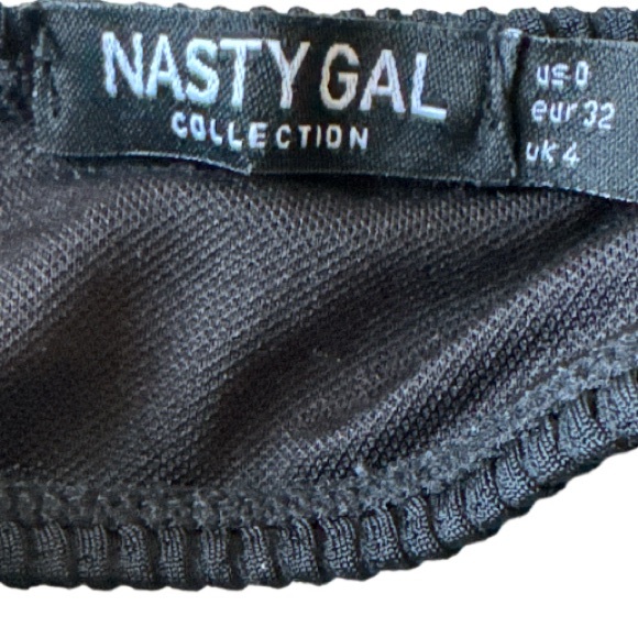 NASTY GAL Black Crinkle Ring Bandeau Bikini Top - Picture 3 of 3